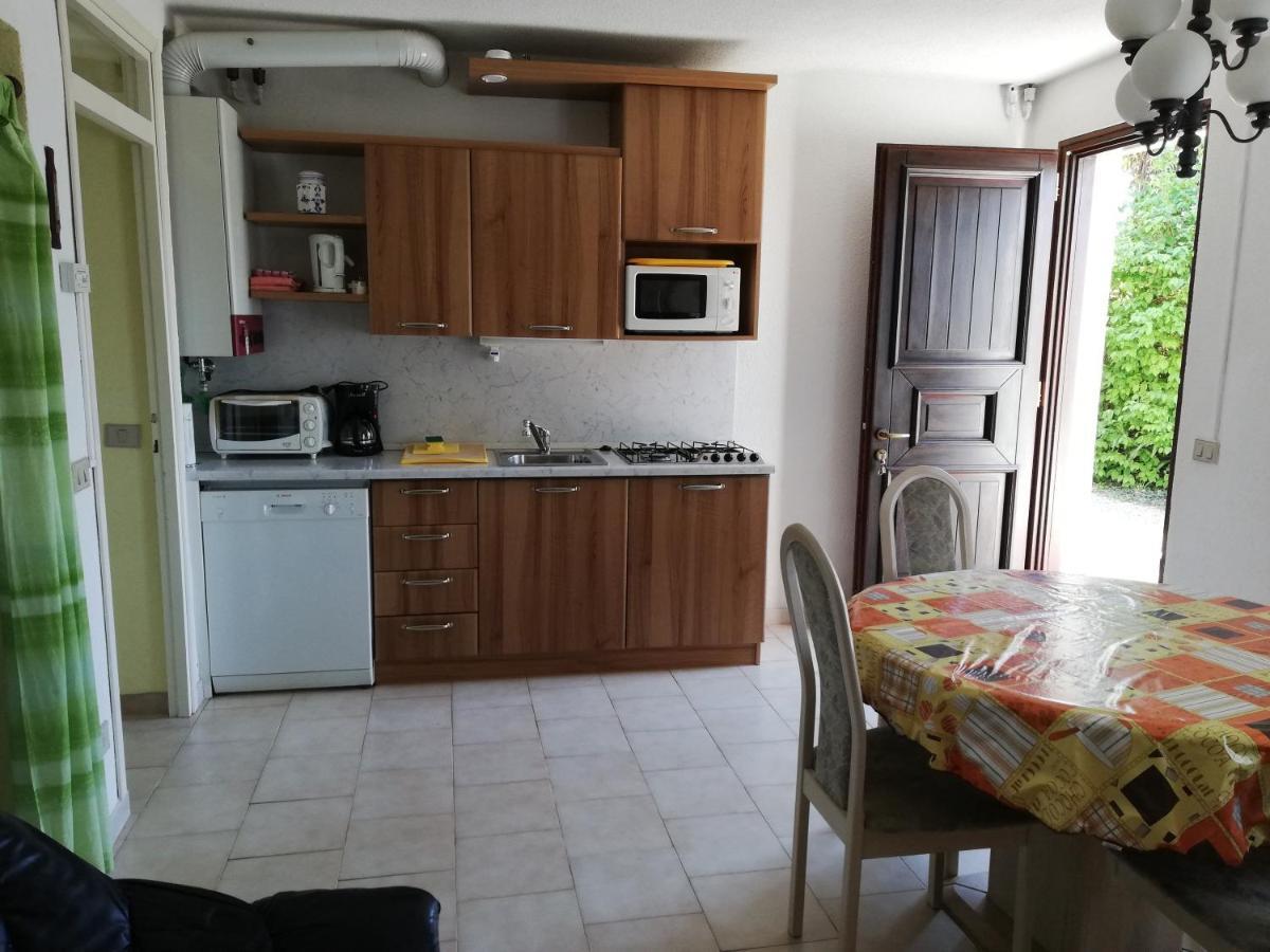 Giardino Leilighet Porto Valtravaglia Eksteriør bilde